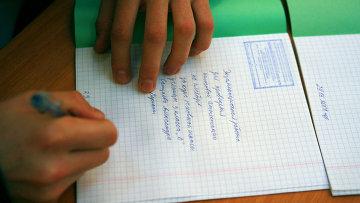 Российские школьники в пятницу сдают ЕГЭ по литературе, ИКТ и биологии